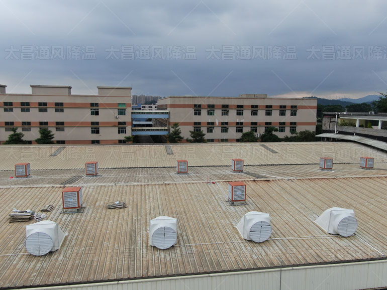 夏季炎熱，大型廠房通風(fēng)降溫設(shè)備怎么選擇呢？