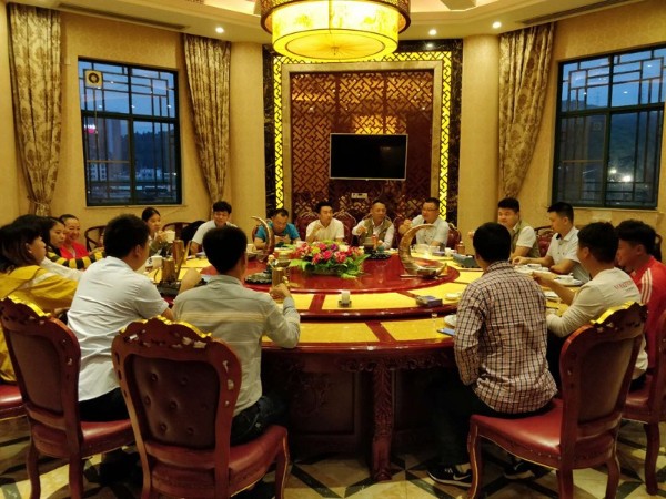 齊心協(xié)力，為公司的未來再創(chuàng)輝煌！